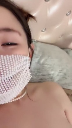 【女神 妙妙】 完美尤物正常播的时候给人一种明星贵妇的感觉，大秀的时候又让人眼前一亮好淫荡啊，超级反差 截图13