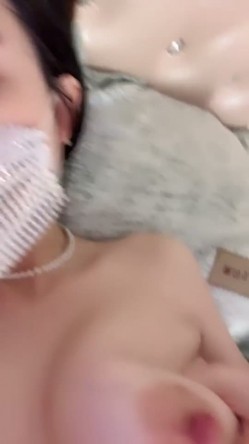 【女神 妙妙】 完美尤物正常播的时候给人一种明星贵妇的感觉，大秀的时候又让人眼前一亮好淫荡啊，超级反差 截图14
