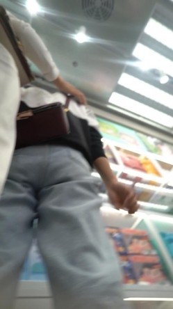（空城原创）街上遇到的 ️极品开衩长紧裙sao姐姐无内逛街茂密的黑森林很是诱惑 截图7