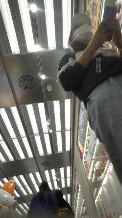 （空城原创）街上遇到的 ️极品开衩长紧裙sao姐姐无内逛街茂密的黑森林很是诱惑 截图12