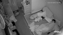 黑客破解萤石云家庭网络摄像头偷拍 ️饥渴少妇半夜挑逗老公坐他头舔逼上位骑屌 截图11