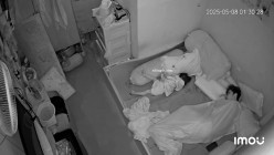 黑客破解萤石云家庭网络摄像头偷拍 ️饥渴少妇半夜挑逗老公坐他头舔逼上位骑屌 截图12