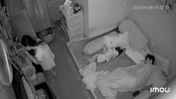 黑客破解萤石云家庭网络摄像头偷拍 ️饥渴少妇半夜挑逗老公坐他头舔逼上位骑屌 截图15