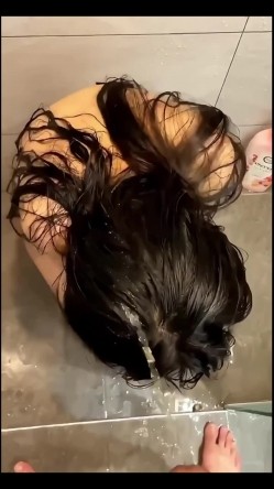 沈阳舞蹈学院究极反差婊【张凤莲】调教-尿头发再吃鸡 截图6