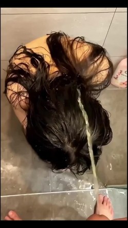沈阳舞蹈学院究极反差婊【张凤莲】调教-尿头发再吃鸡 截图7