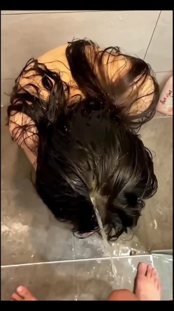 沈阳舞蹈学院究极反差婊【张凤莲】调教-尿头发再吃鸡 截图9