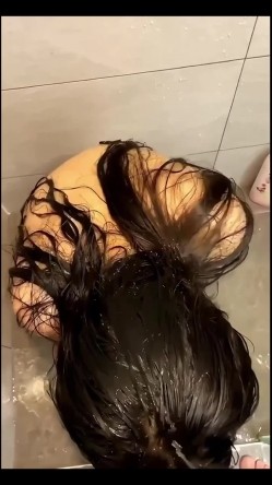 沈阳舞蹈学院究极反差婊【张凤莲】调教-尿头发再吃鸡 截图13