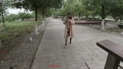 顶级反差露脸御姐，露出鼻祖，网红【火儿姐】景区裸行高清原版视图，大奶美腿女人味十足 截图8