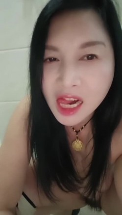 快手骚逼熟女【慧慧】性欲旺盛，户外野战，口活干炮一条龙，掰逼放尿，喜欢舔阿姨骚穴不可错过 截图1