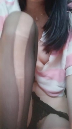 【素馨】，学生妹在家无聊，脱光自慰，少女坚挺的乳房，粉红的逼逼还没经过几次性爱的洗礼，完美，让人 截图2