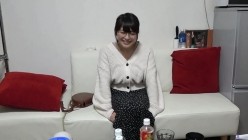 fc2ppv-1101848 【爆乳メガネ娘ｗ】家事手伝いのアルバイトを持ち掛けたらお小遣い欲しさにやって来たからキッチンでハメハメクッキングｗｗ 截图5