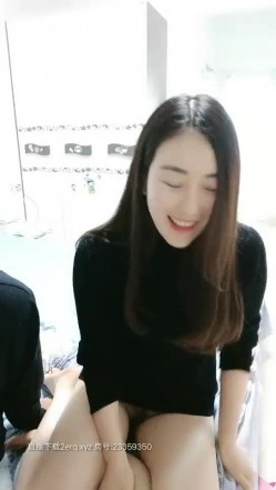 高颜值气质美少妇【骚骚小狐】和炮友啪啪，情趣椅骑乘假屌后入抽插呻吟娇喘 截图2