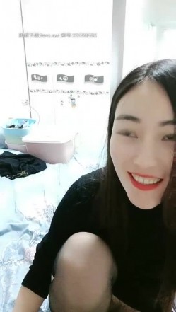 高颜值气质美少妇【骚骚小狐】和炮友啪啪，情趣椅骑乘假屌后入抽插呻吟娇喘 截图8