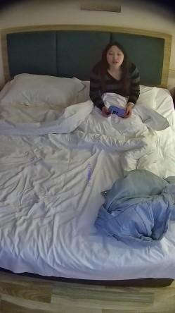 酒店偷拍健身圈爱好者肌肉男疯狂操瑜伽裤大屁股女孩 截图6