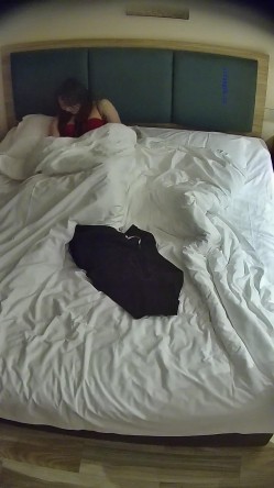 酒店偷拍健身圈爱好者肌肉男疯狂操瑜伽裤大屁股女孩 截图9