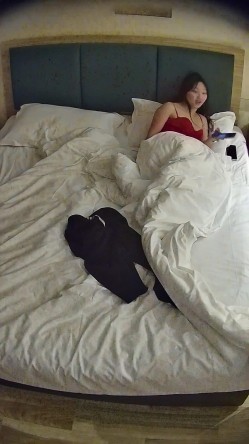 酒店偷拍健身圈爱好者肌肉男疯狂操瑜伽裤大屁股女孩 截图14