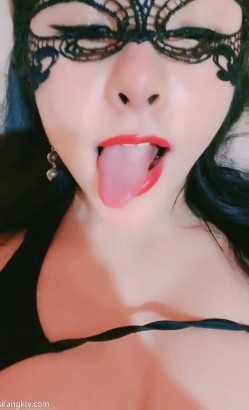 风情万种--爆乳美熟女【国产卡戴珊】前凸后翘的身材，挤奶水，道具深插骚逼，白花花的淫水泛滥成灾，娇喘似火！ 截图8