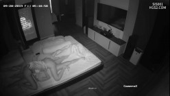 家庭摄像头史诗级破解偷拍！无敌爆乳超美少妇和老公4个月日常做爱全都录下来 截图6