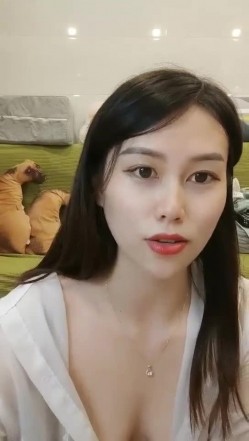 极品高颜冷艳御姐，反差小妈感女主播「金刚护撸娃」「小奶猫」激情淫语撩骚，和姐妹下海大秀，互舔互口假鸡巴互插 截图5