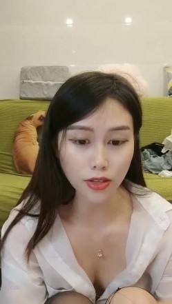 极品高颜冷艳御姐，反差小妈感女主播「金刚护撸娃」「小奶猫」激情淫语撩骚，和姐妹下海大秀，互舔互口假鸡巴互插 截图14