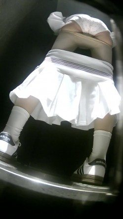 夜总会酒吧紫光系列高清后拍 丝袜篇黑丝妹子起的太快差点摔倒两个整理文胸妹子 截图15