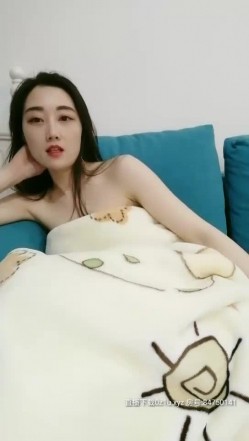 【王丽坤的表妹】美少妇大黑牛自慰和炮友啪啪，口交枕头垫屁股大力猛操不够爽再自慰 截图9