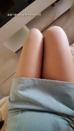 中国好呻吟之宝贝你好骚，寂寞的小少妇居家一个人玩跳弹，看着黄片找感觉，揉奶子抠逼像哥母狗一样高潮喷水 截图1