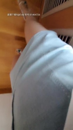中国好呻吟之宝贝你好骚，寂寞的小少妇居家一个人玩跳弹，看着黄片找感觉，揉奶子抠逼像哥母狗一样高潮喷水 截图2