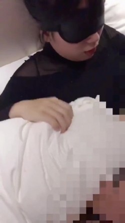 推特极品淫妻【小肥羊不是羊】订阅福利，喜欢不同的陌生男人，约单男3P口爆吞精，极度反差 截图2