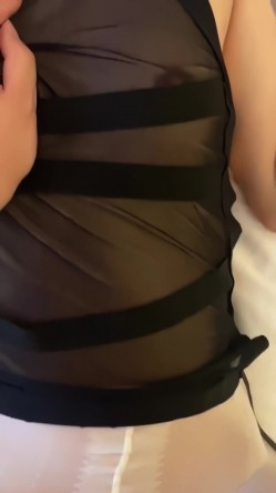 佩戴价值30万劳力士土豪，玩弄真实空姐，做爱中途操尿，深喉，啪啪性爱视频泄露 截图2