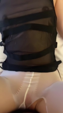 佩戴价值30万劳力士土豪，玩弄真实空姐，做爱中途操尿，深喉，啪啪性爱视频泄露 截图8