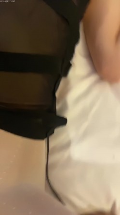 佩戴价值30万劳力士土豪，玩弄真实空姐，做爱中途操尿，深喉，啪啪性爱视频泄露 截图10