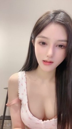 让人流鼻血的完美身材！【香奈奈】第五弹！搔首弄姿！ ！精致的奶子大小适中又不失挺拔！甜美的长相 截图6