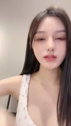 让人流鼻血的完美身材！【香奈奈】第五弹！搔首弄姿！ ！精致的奶子大小适中又不失挺拔！甜美的长相 截图7