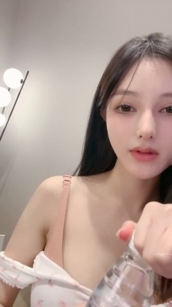 让人流鼻血的完美身材！【香奈奈】第五弹！搔首弄姿！ ！精致的奶子大小适中又不失挺拔！甜美的长相 截图9
