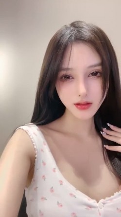 让人流鼻血的完美身材！【香奈奈】第五弹！搔首弄姿！ ！精致的奶子大小适中又不失挺拔！甜美的长相 截图10
