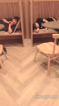 【露出勾引】【你好迷人】户外勾引主播直播回放，户外勾引陌生人，厕所打炮，户外露出自慰 截图10