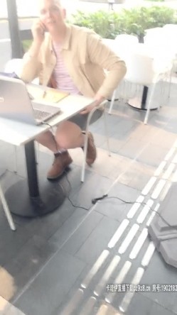 【露出勾引】【你好迷人】户外勾引主播直播回放，户外勾引陌生人，厕所打炮，户外露出自慰 截图16