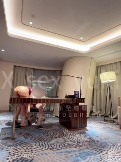 极品身材巨乳肥臀性瘾BBW母狗「Sexy_Yuki」“操死我的骚逼”高跟开档丝袜骚秘书在酒店行政套房里被老板潜规则 截图2