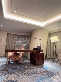 极品身材巨乳肥臀性瘾BBW母狗「Sexy_Yuki」“操死我的骚逼”高跟开档丝袜骚秘书在酒店行政套房里被老板潜规则 截图5