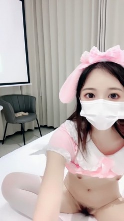 《酸酸乳儿》校花美少女 骚舞诱惑口爆 多场无套啪啪狂操 截图6