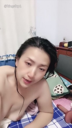 【喷泉小姨子】新人极品眼镜御姐 颜值在线骚气十足 骚语诱惑 道具自慰 高潮喷水 截图4