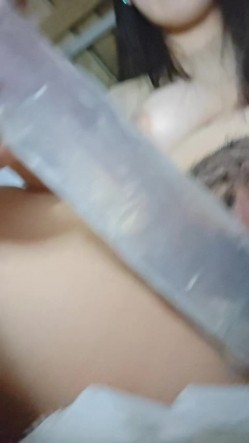 眼镜大奶校园女大生宿舍脸鲍同框道具自慰，线下约炮金主露脸啪啪 截图10