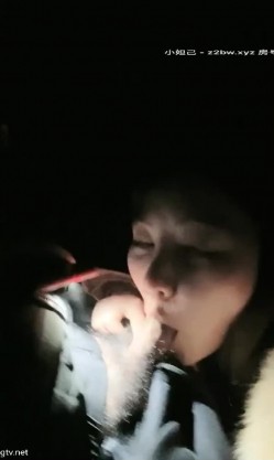 魔鬼身材豪挺爆乳美女【喵喵是小护士】极品美女半夜野外勾搭路人啪啪 跪舔裹屌 站炮后入 豪乳乱颤 截图5