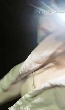 魔鬼身材豪挺爆乳美女【喵喵是小护士】极品美女半夜野外勾搭路人啪啪 跪舔裹屌 站炮后入 豪乳乱颤 截图7