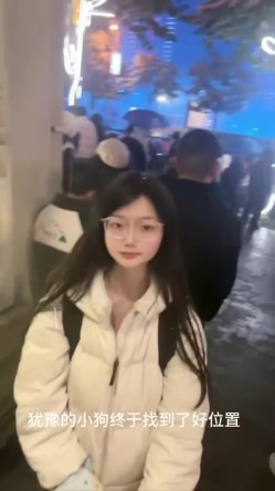 重磅！极品大奶清纯女神【小罗老师、旖可】付费露脸视图，露出裸舞性爱调教，年纪虽轻却很反差 截图1