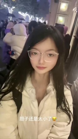 重磅！极品大奶清纯女神【小罗老师、旖可】付费露脸视图，露出裸舞性爱调教，年纪虽轻却很反差 截图16