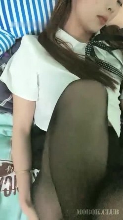 大表哥爆干乡下OO后小表妹,性感黑丝穿着学生制服掰开臊茓等待插入,表情臊气十足 截图4