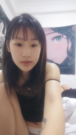 邻家妹妹纹身小美女！周末和男友操逼！跪着吃屌插嘴，扶腰后入爽的呻吟，射的有点快，满足不了妹妹 截图2