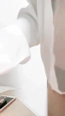 重磅回归，苏州G奶校花，真实线下可约【我不是学妹】，雪白美乳~多汁大肥逼，馒头穴名器还有张好脸蛋，没有一处软肋 截图5